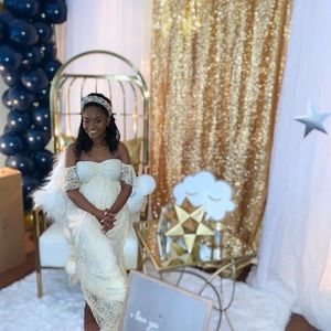 Maternity off shoulder dress. Cream light weight comfortable size sm/med